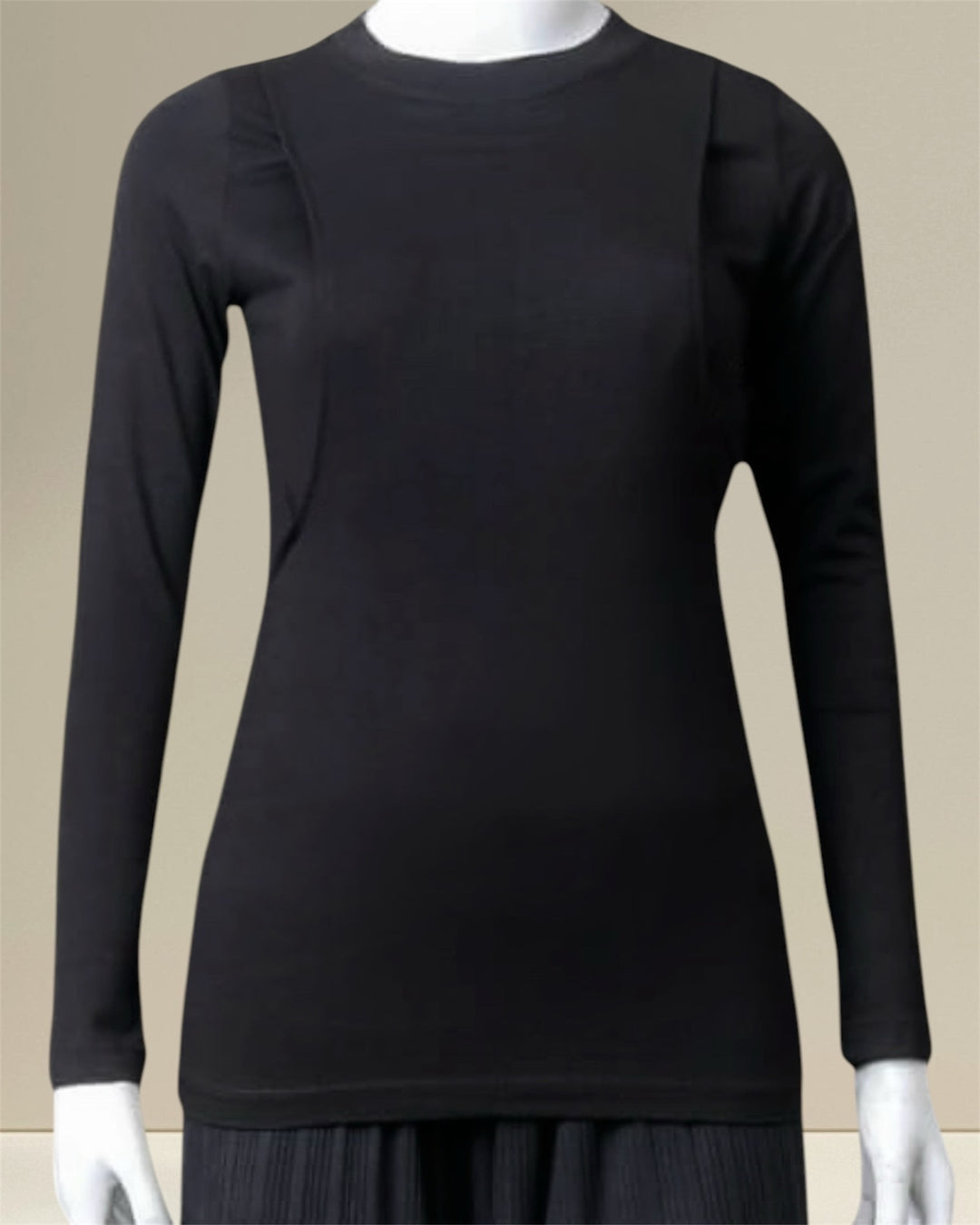 Amal black Nursing Top, designed for nursing moms who prioritize comfort, modesty, and timeless style. Featuring easy breastfeeding access for discreet nursing at home or on the go, this modest nursing top offers full coverage and a flattering silhouette.