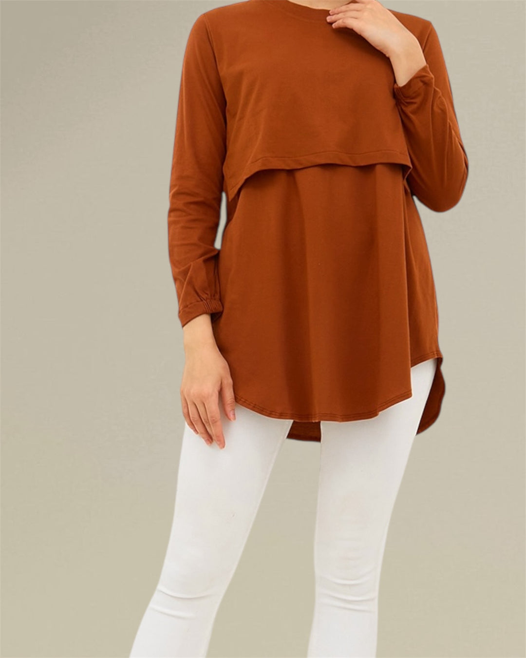 Breastfeeding Top SAFA – a chic and breathable cinnamon top perfect for modern mums.