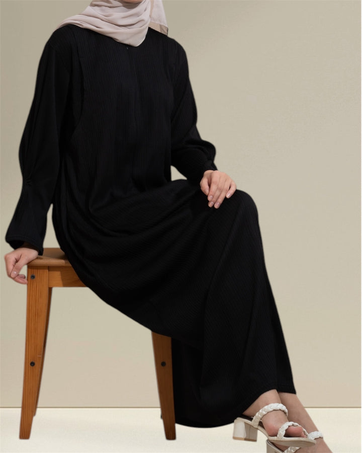 Nursing Dress HAWA in Black – a stylish and comfortable nursing dress perfect for breastfeeding.