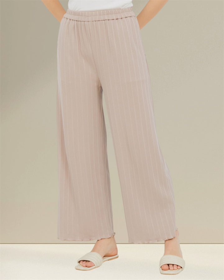 Breastfeeding Co-ord NOOR Set in beige – modest and practical nursing top with matching trousers.