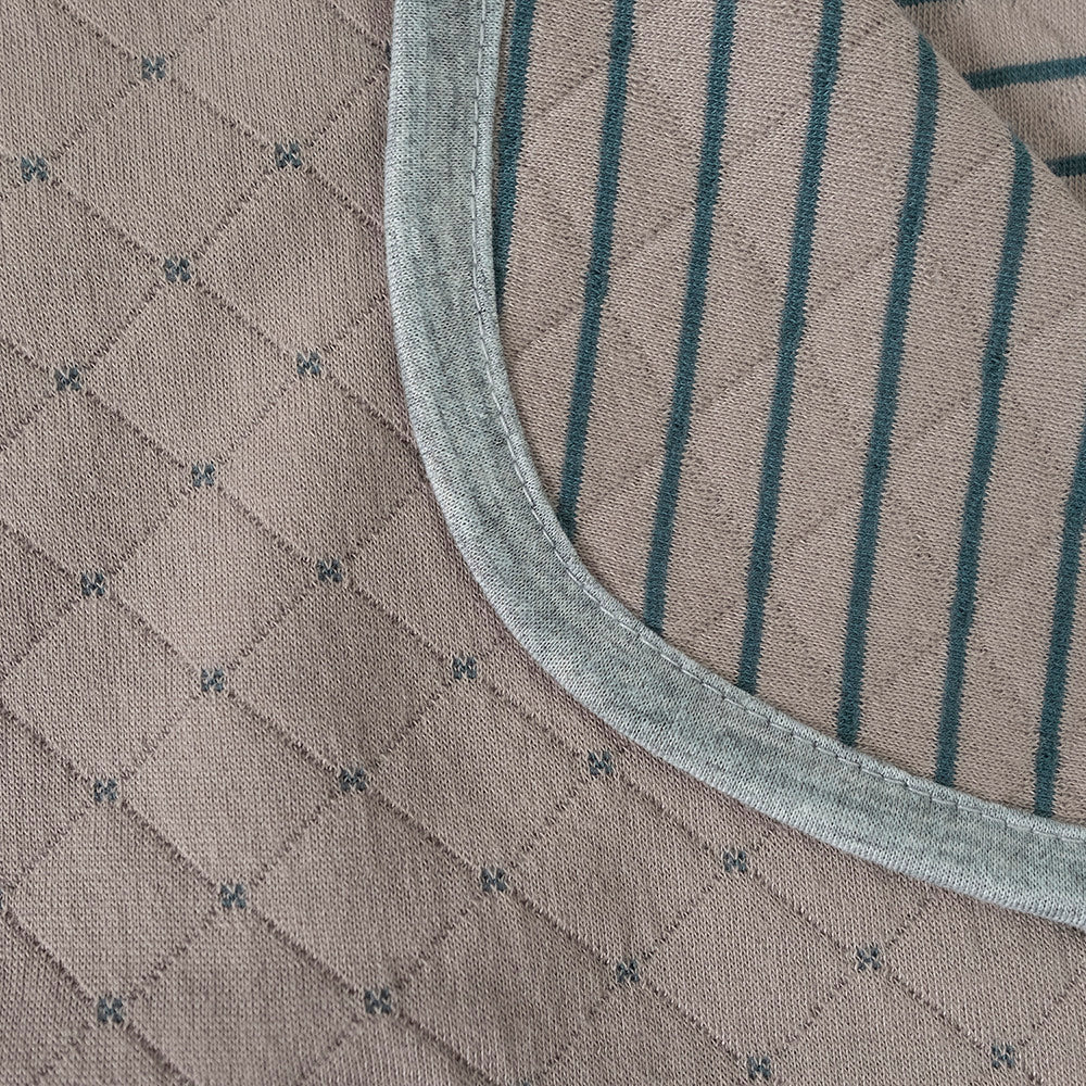 Soft and breathable breastfeeding cover blanket designed for moms and babies, featuring a snug hood for warmth during breastfeeding, naps, or travel. This versatile nursing cover is adjustable for comfort and easy access, and it also doubles as a pushchair blanket for outingswhile nursing, and it can be easily used as a stroller cover or cozy baby blanket.