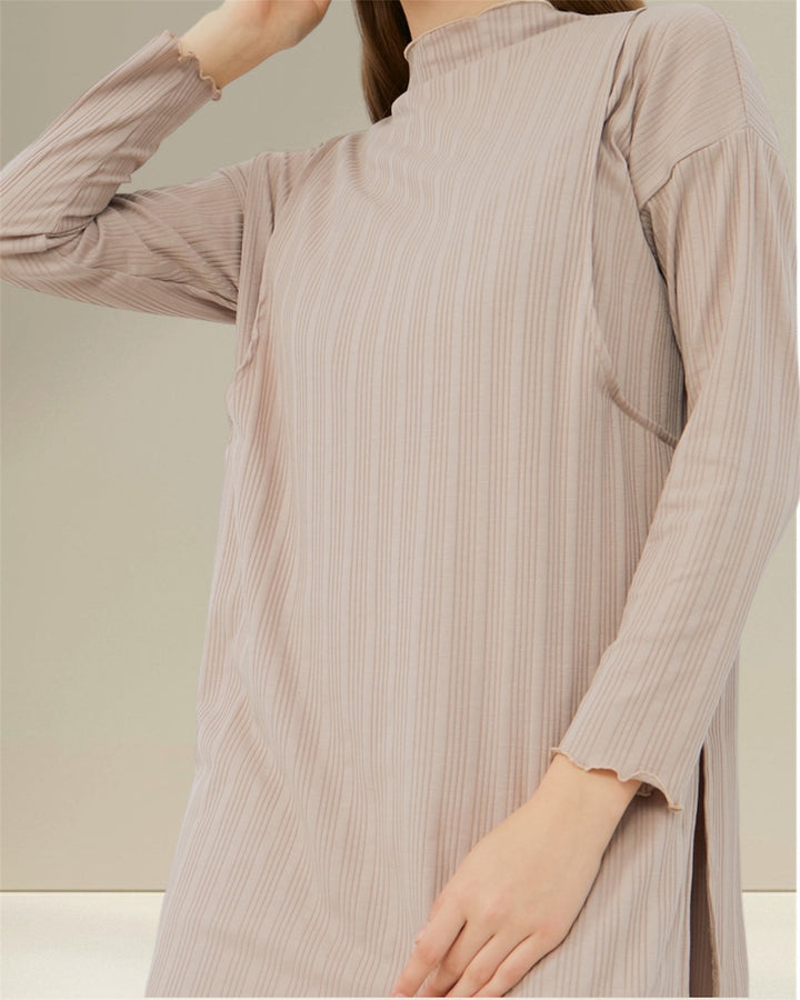 Breastfeeding Co-ord NOOR Set | Beige – versatile and discreet nursing clothes for mums.