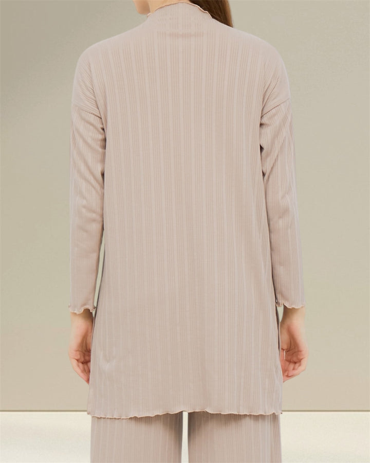 Breastfeeding Co-ord NOOR Set in beige – modest and practical nursing top with matching trousers.