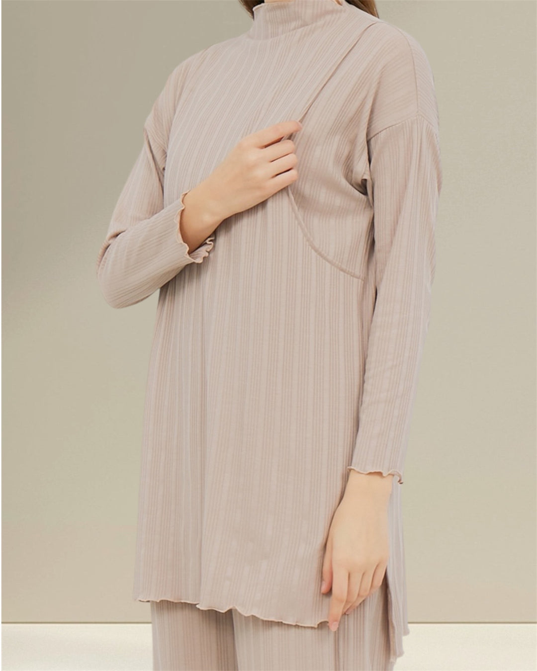 Breastfeeding Co-ord NOOR Set | Beige – versatile and discreet nursing clothes for mums.
