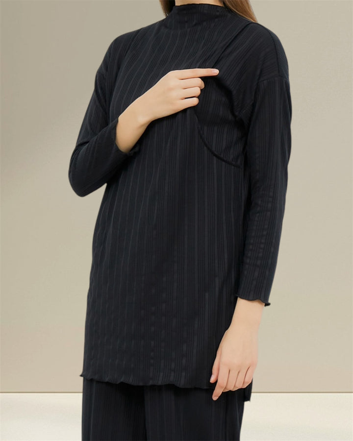 Breastfeeding Co-ord NOOR Set – versatile and breathable two-piece nursing clothes for discreet nursing.