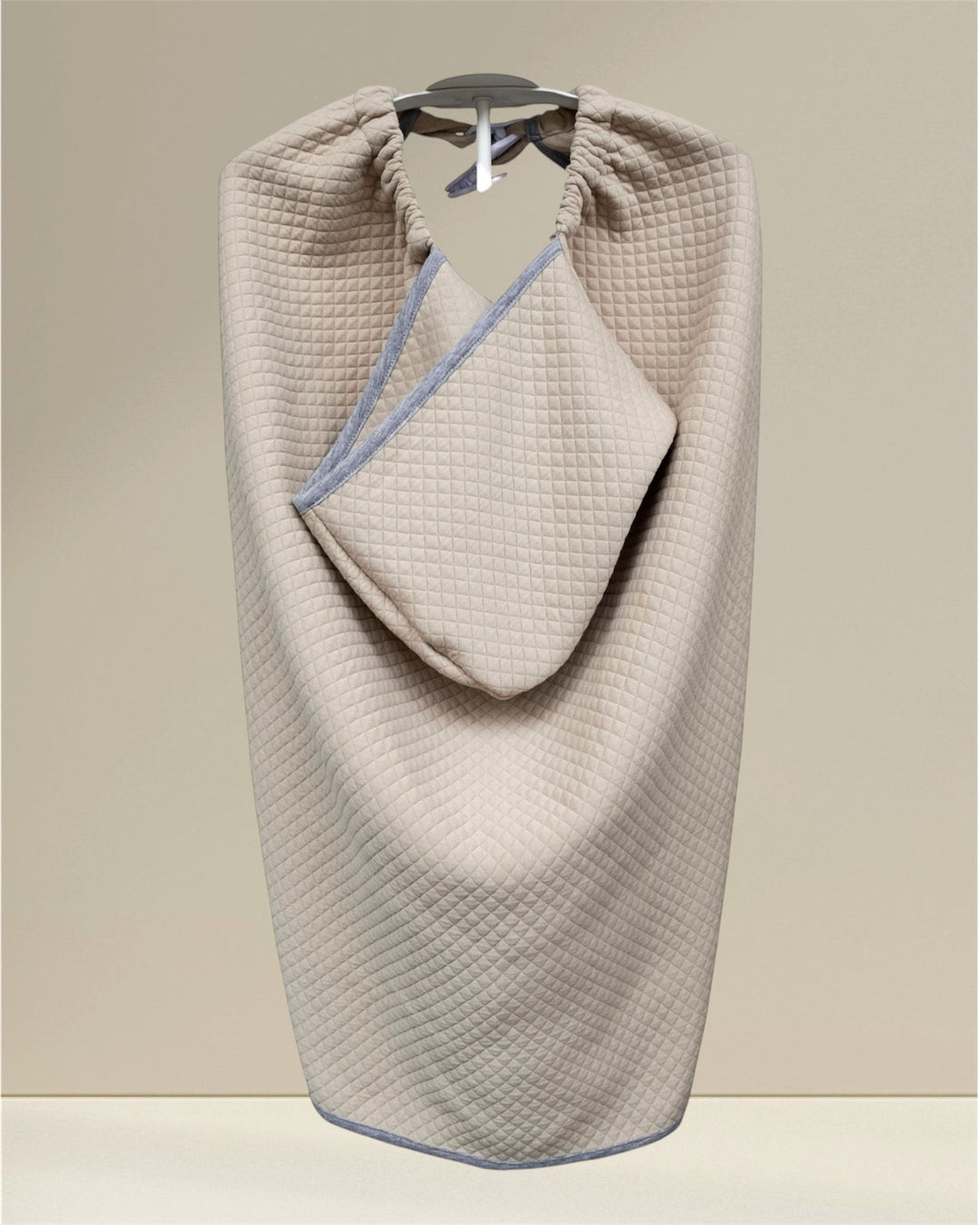 Soft and breathable breastfeeding cover blanket designed for moms and babies, featuring a snug hood for warmth during breastfeeding, naps, or travel. This versatile nursing cover is adjustable for comfort and easy access, and it also doubles as a pushchair blanket for outings