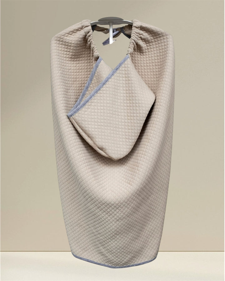 Soft and breathable breastfeeding cover blanket designed for moms and babies, featuring a snug hood for warmth during breastfeeding, naps, or travel. This versatile nursing cover is adjustable for comfort and easy access, and it also doubles as a pushchair blanket for outings