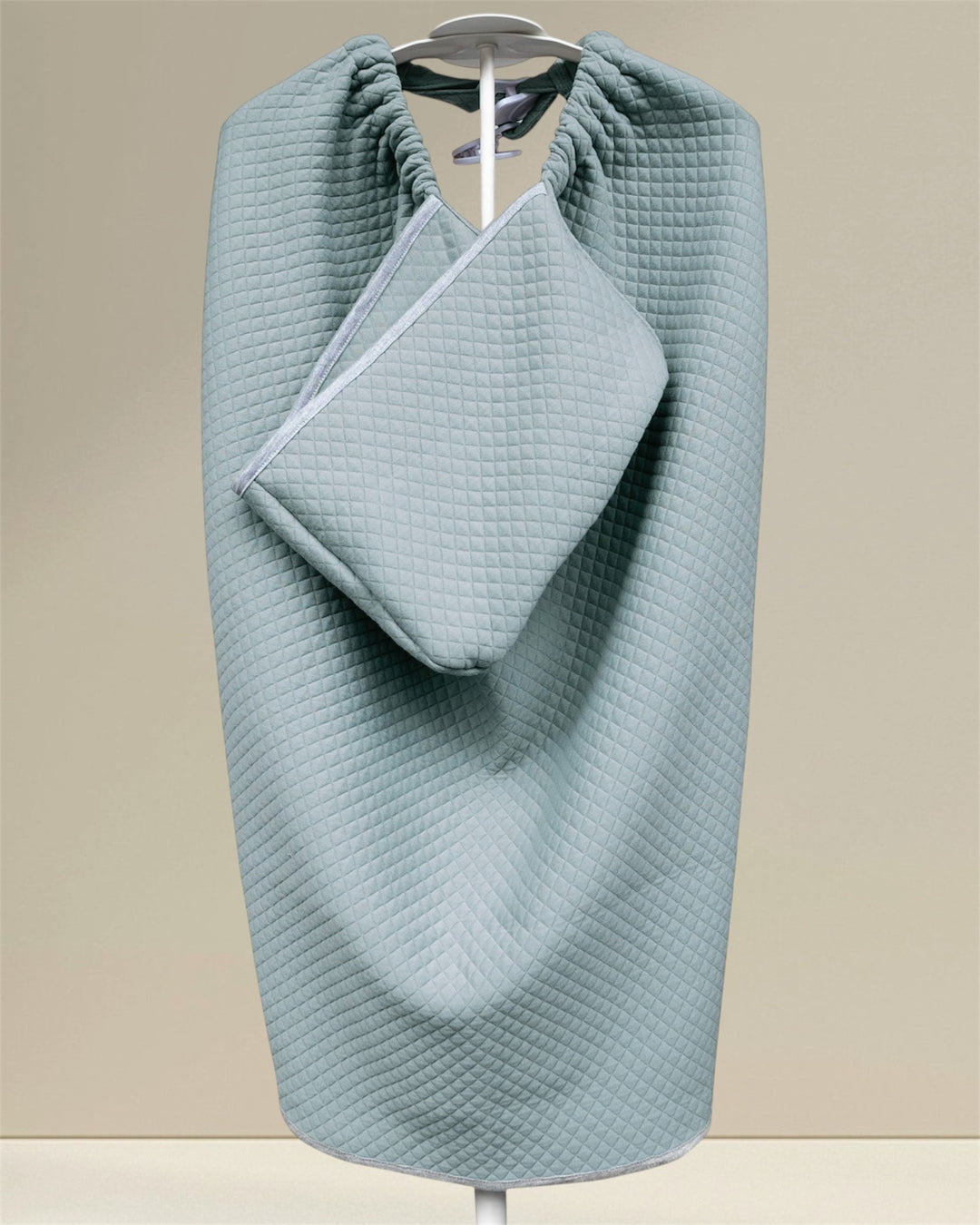 Breastfeeding cover -Soft and breathable breastfeeding cover blanket designed for moms and babies, featuring a snug hood for warmth during breastfeeding, naps, or travel. Adjustable for comfort and easy access, it doubles as a pushchair blanket for outings.