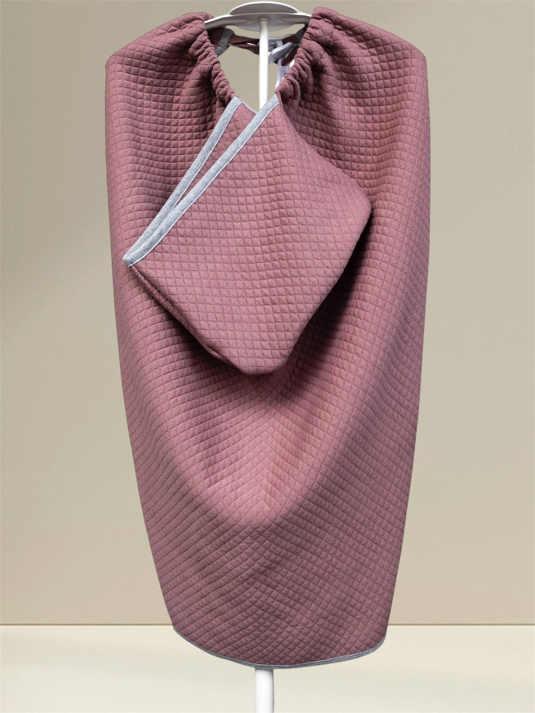 Soft and breathable breastfeeding cover blanket designed for moms and babies, featuring a snug hood for warmth during breastfeeding, naps, or travel. This versatile nursing cover is adjustable for comfort and easy access, and it also doubles as a pushchair blanket for outings