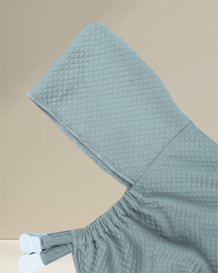 Breastfeeding cover - Multi-functional breastfeeding cover blanket with a snug hood, ideal for nursing moms on the go. This soft blanket provides warmth and protection, serving as a pushchair cover or general baby blanket during travel.