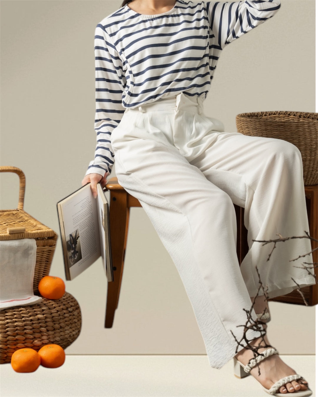 Nursing Top Yusra – a stylish and comfortable nursing top perfect for everyday wear.